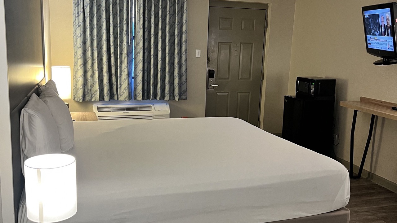 Photo of Bedroom in Sulphur