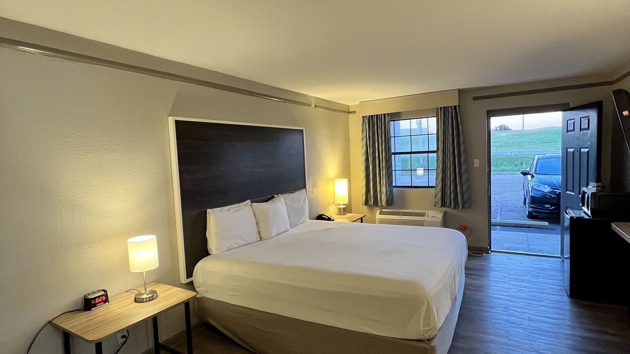 Photo of Bedroom in Sulphur
