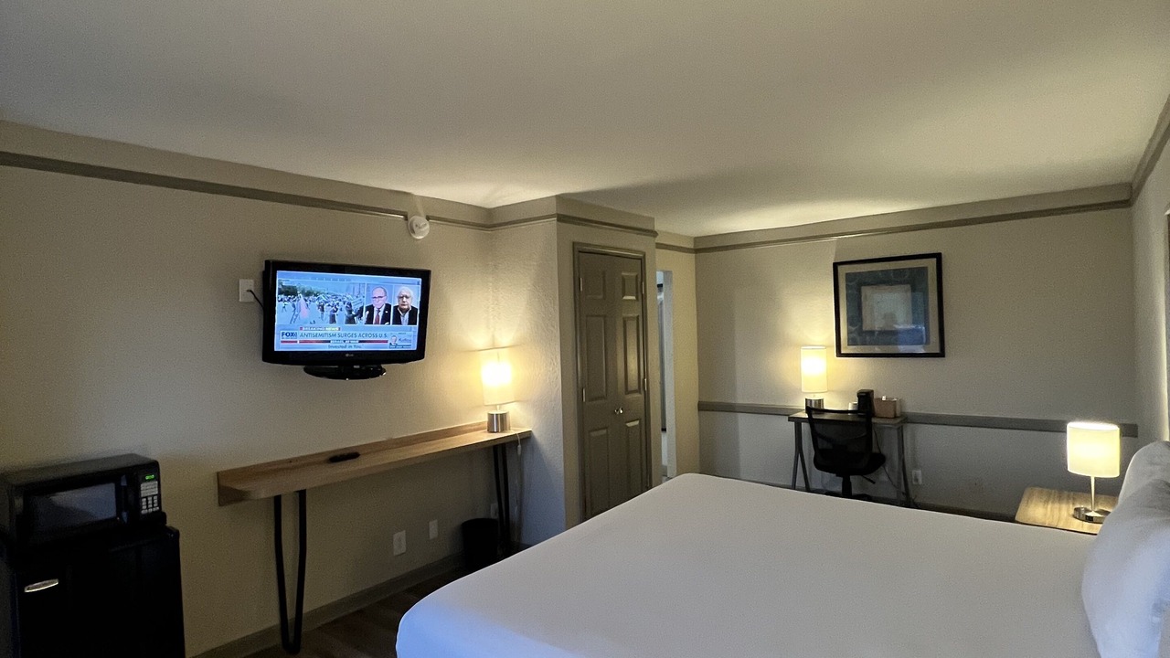 Photo of Bedroom in Sulphur