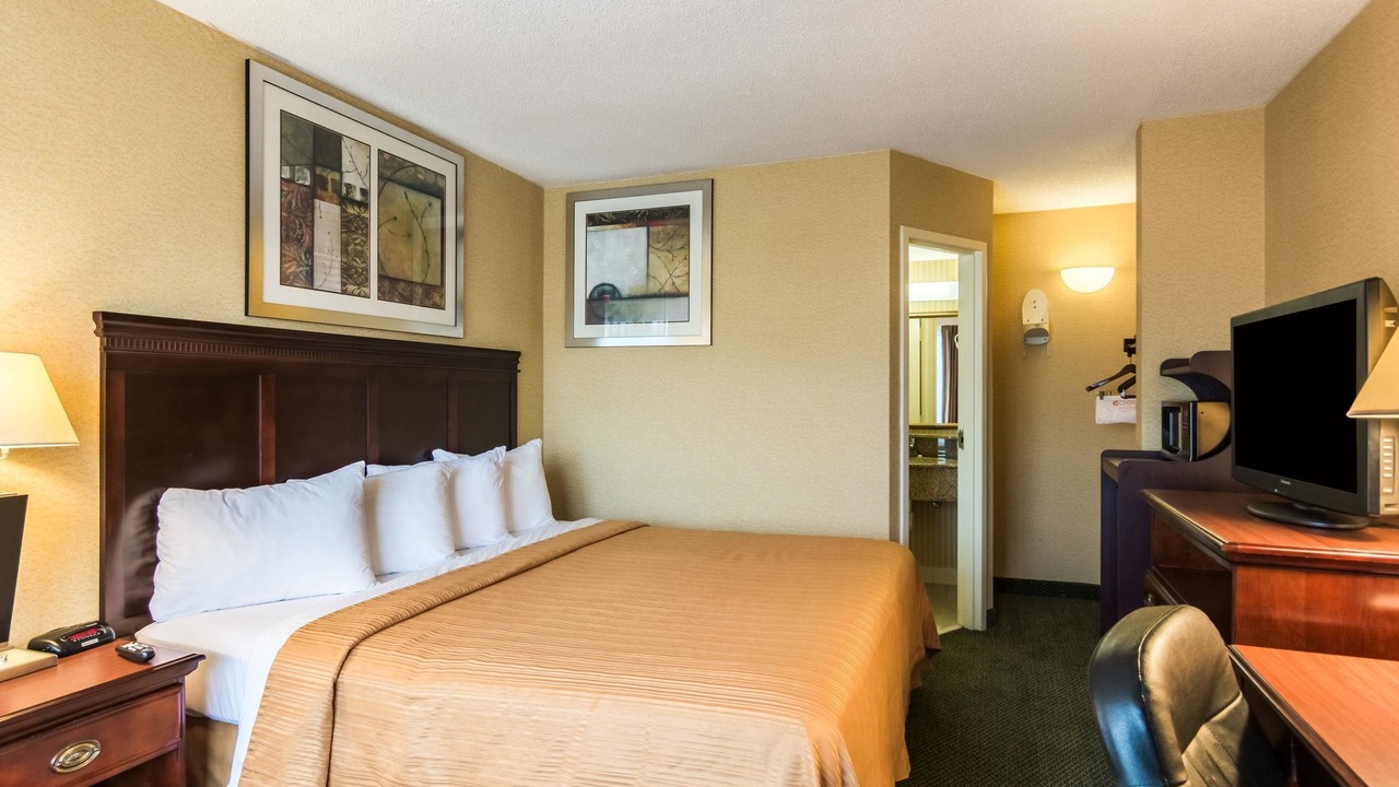 Photo of Bedroom in Lakeview