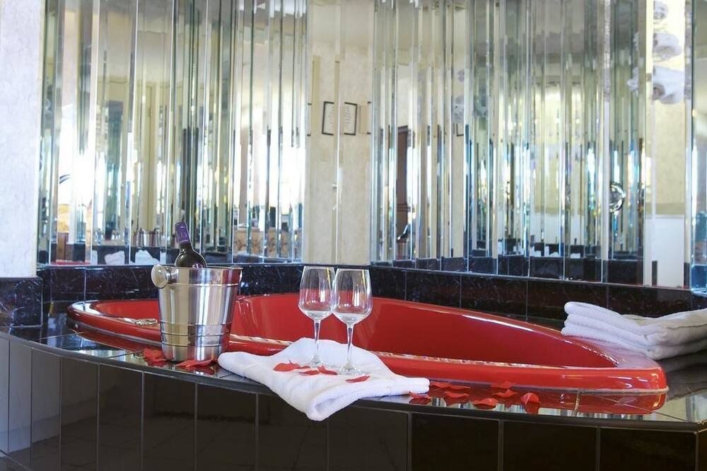 Photo of Bathroom in Niagara Falls