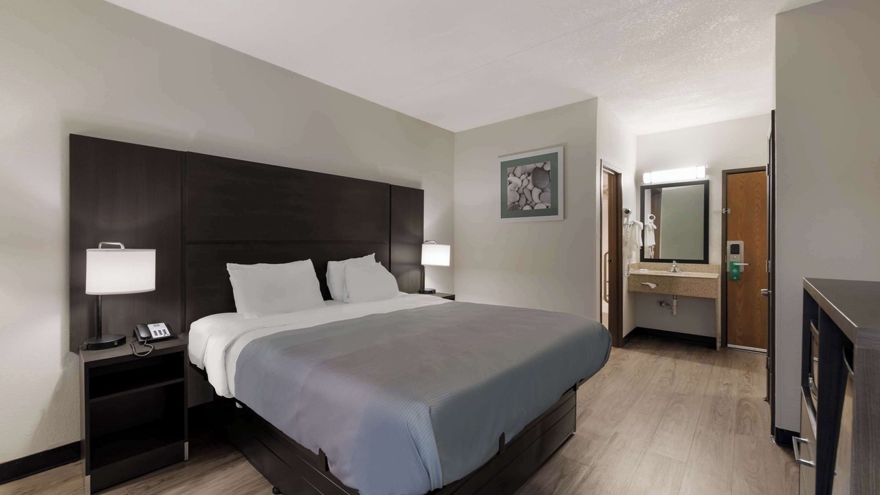 Photo of Bedroom in Merriam