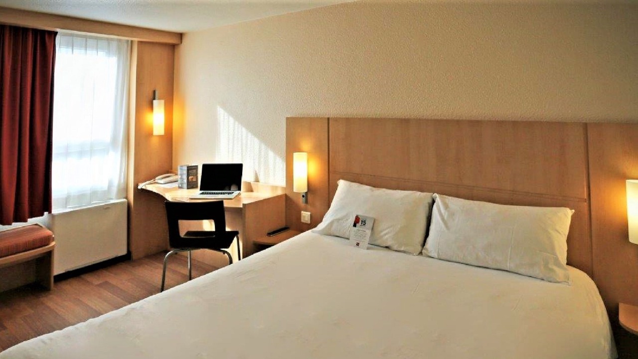 Photo of Bedroom in Antigone
