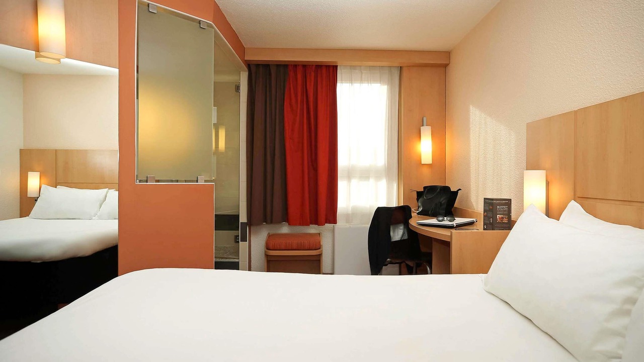 Photo of Bedroom in Antigone