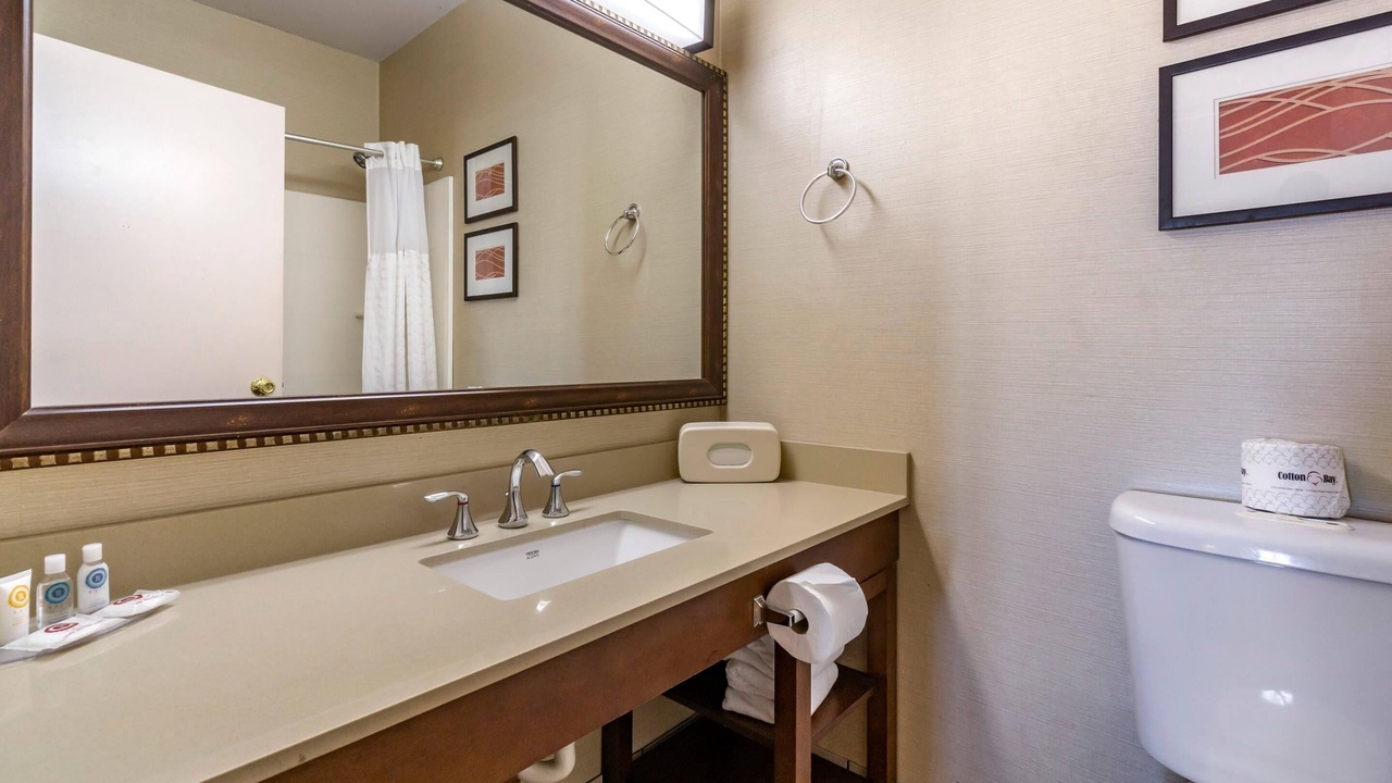 Photo of Bedroom in Haller Lake