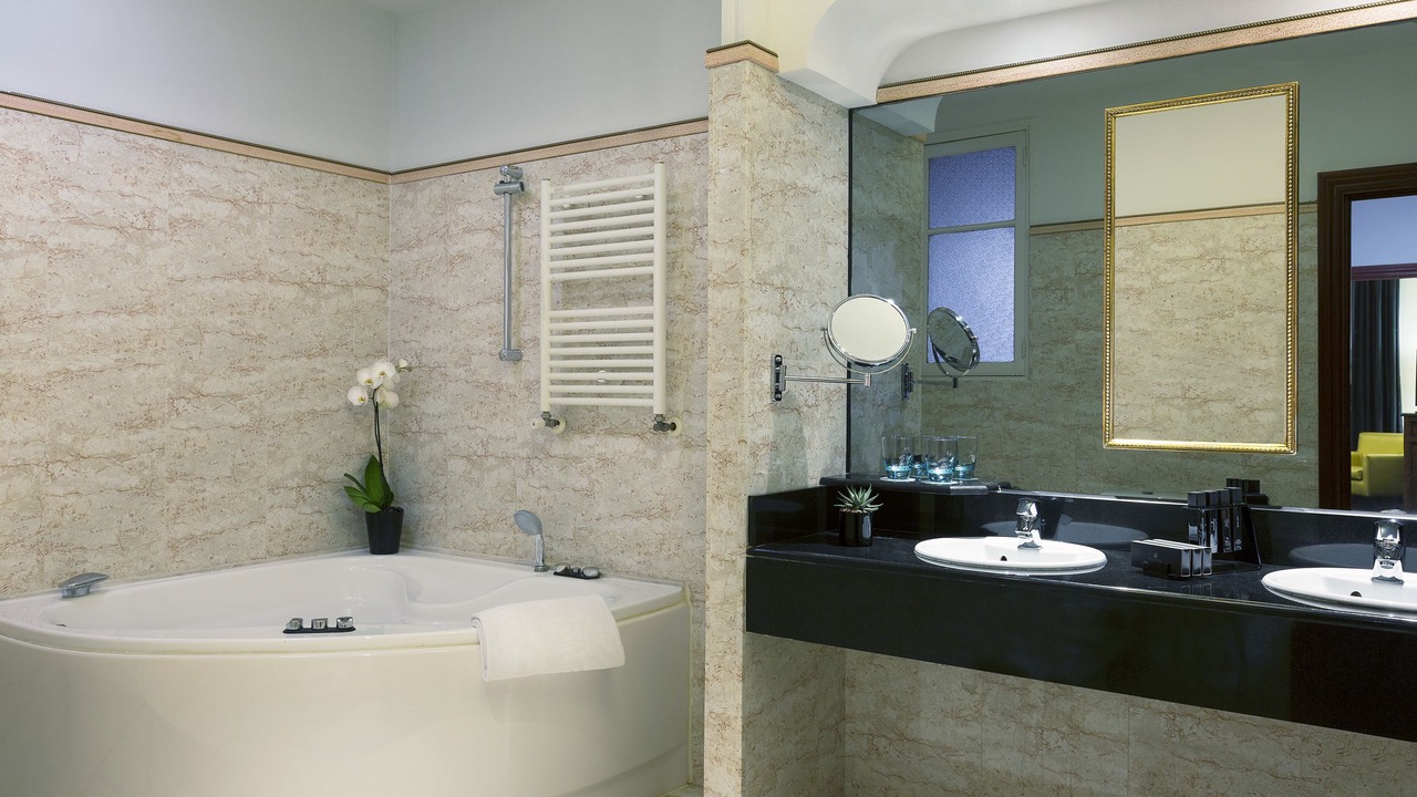 Photo of Bathroom in Porte-Dauphine
