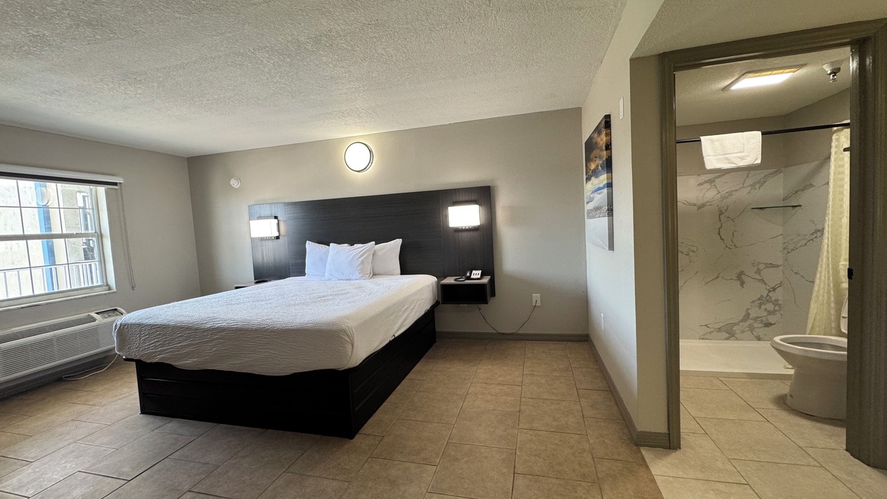 Photo of Bedroom in Venice Gardens