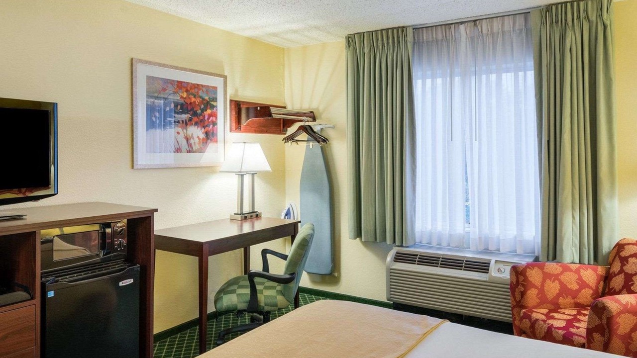 Photo of Bedroom in Newark