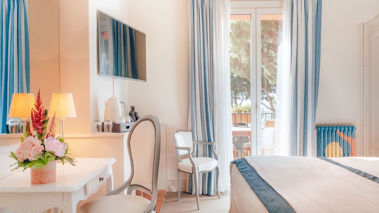 Photo of Bedroom in Mandelieu-la-Napoule Beach
