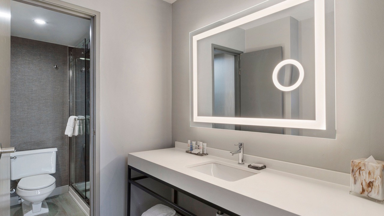 Photo of Bathroom in Greater Greenspoint