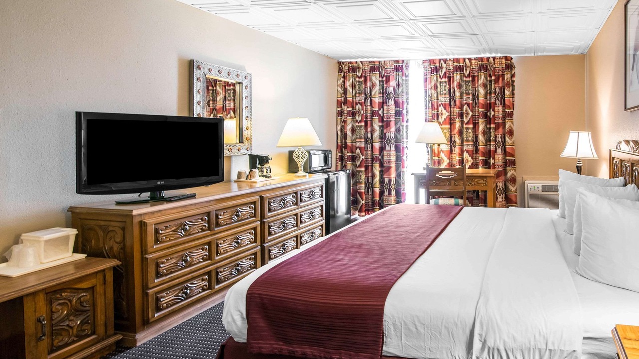 Photo of Bedroom in Taos