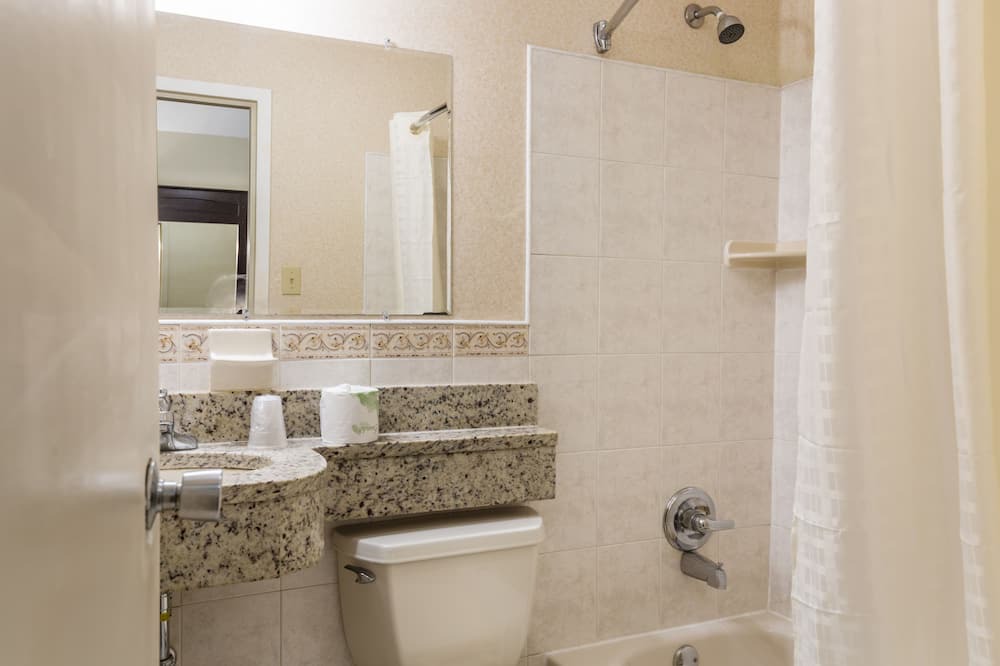 Photo of Bathroom in Vails Gate