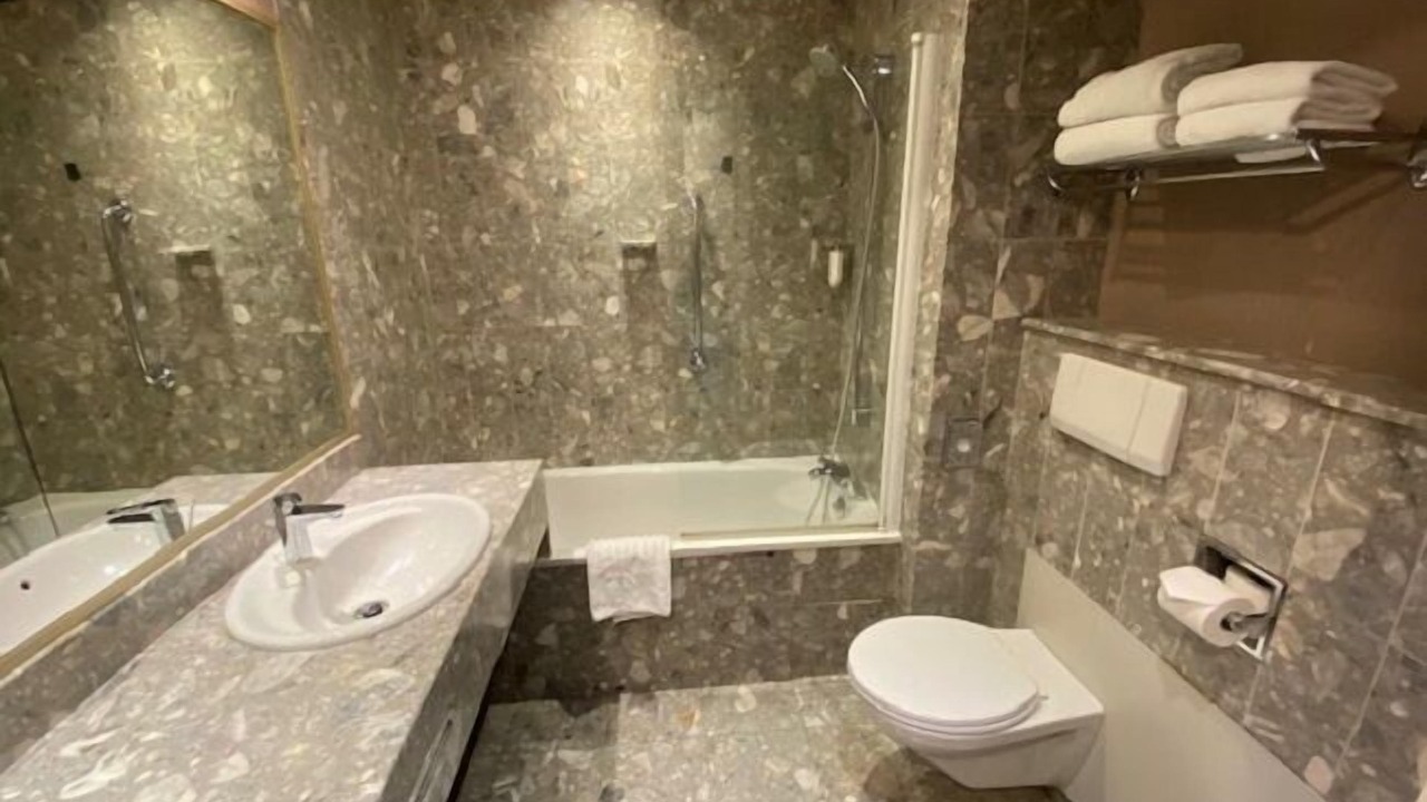 Photo of Bathroom in Capitole