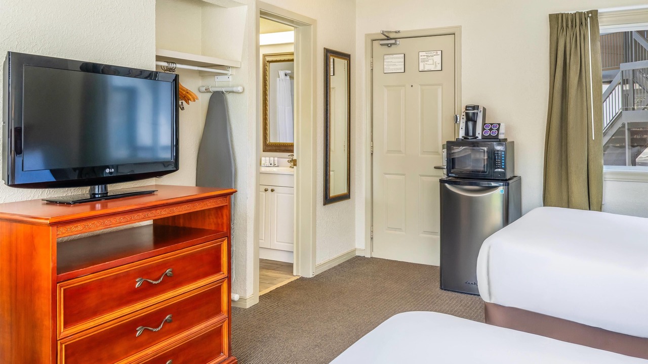 Photo of Bedroom in Gananoque