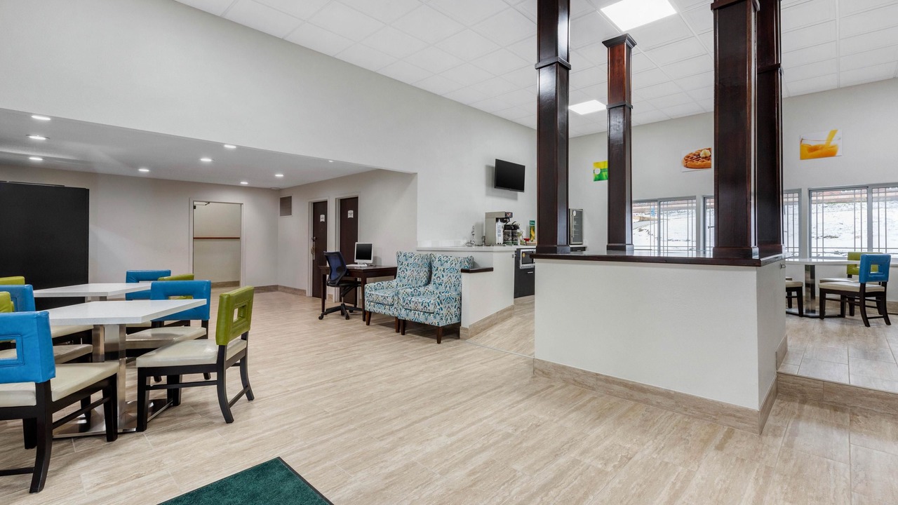Photo of Livingroom in Moon Township
