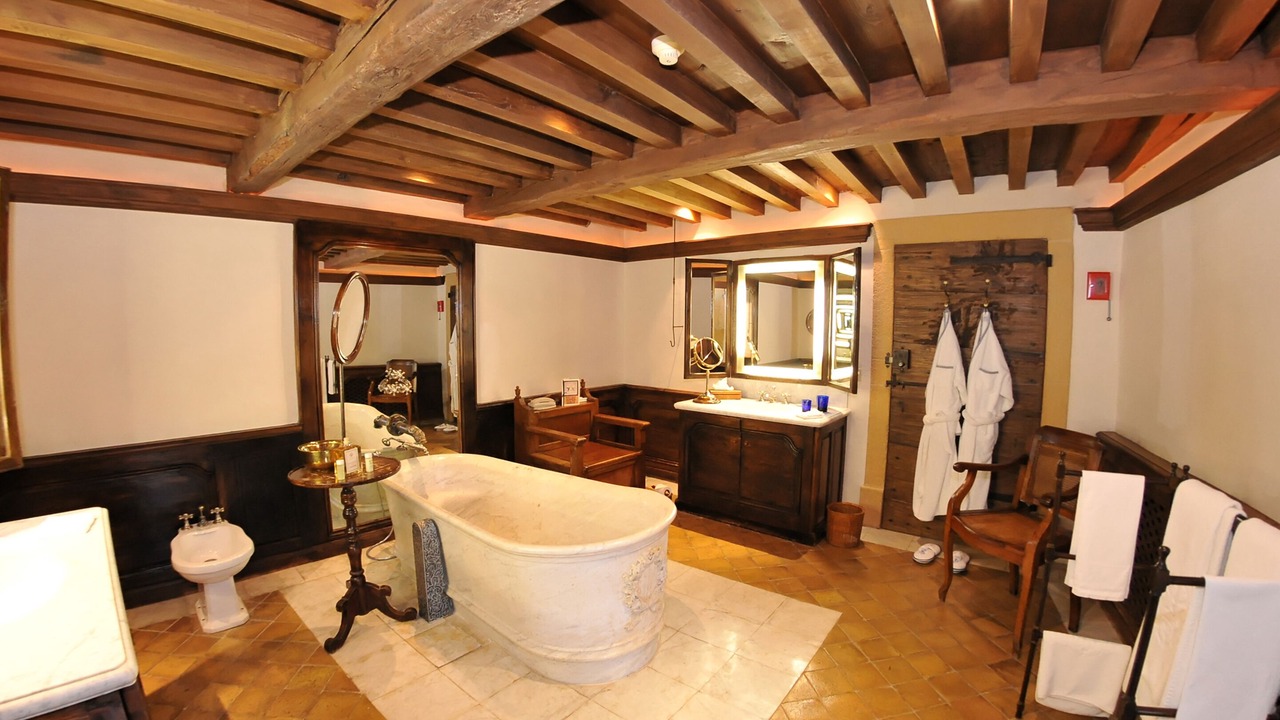 Photo of Bathroom in Beaujolais Pierres Dorees