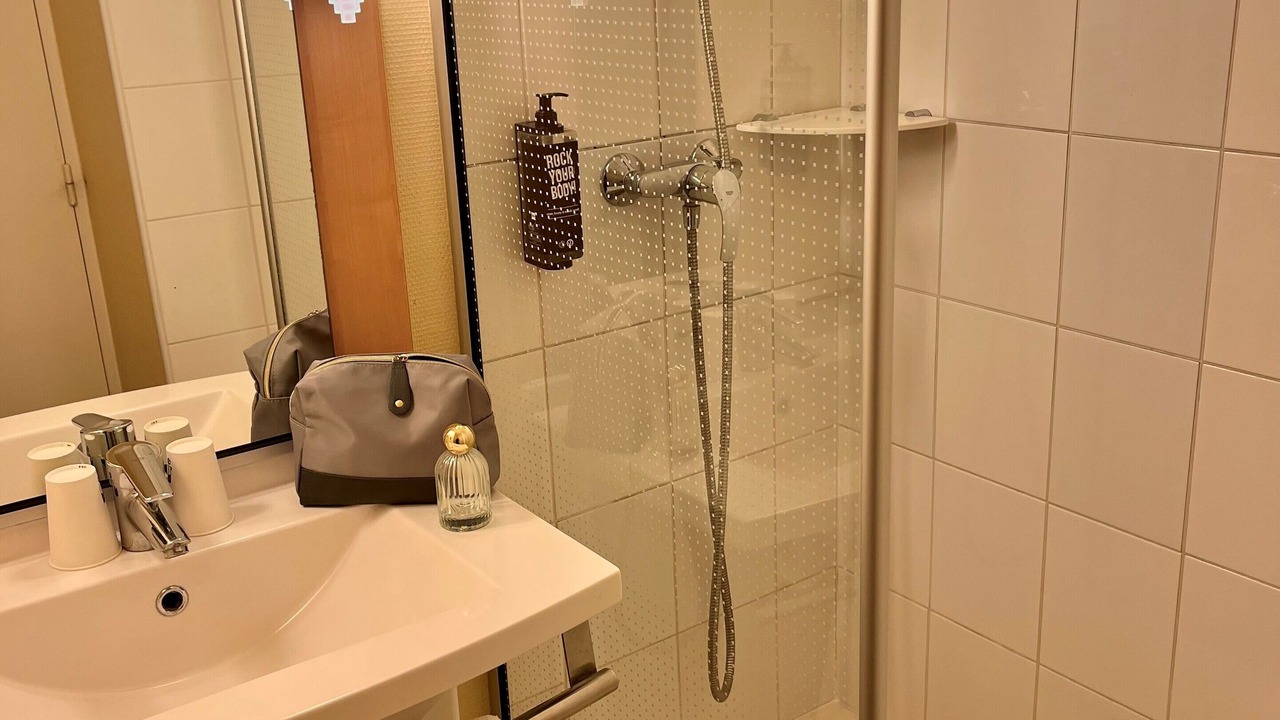 Photo of Bathroom in Alencon