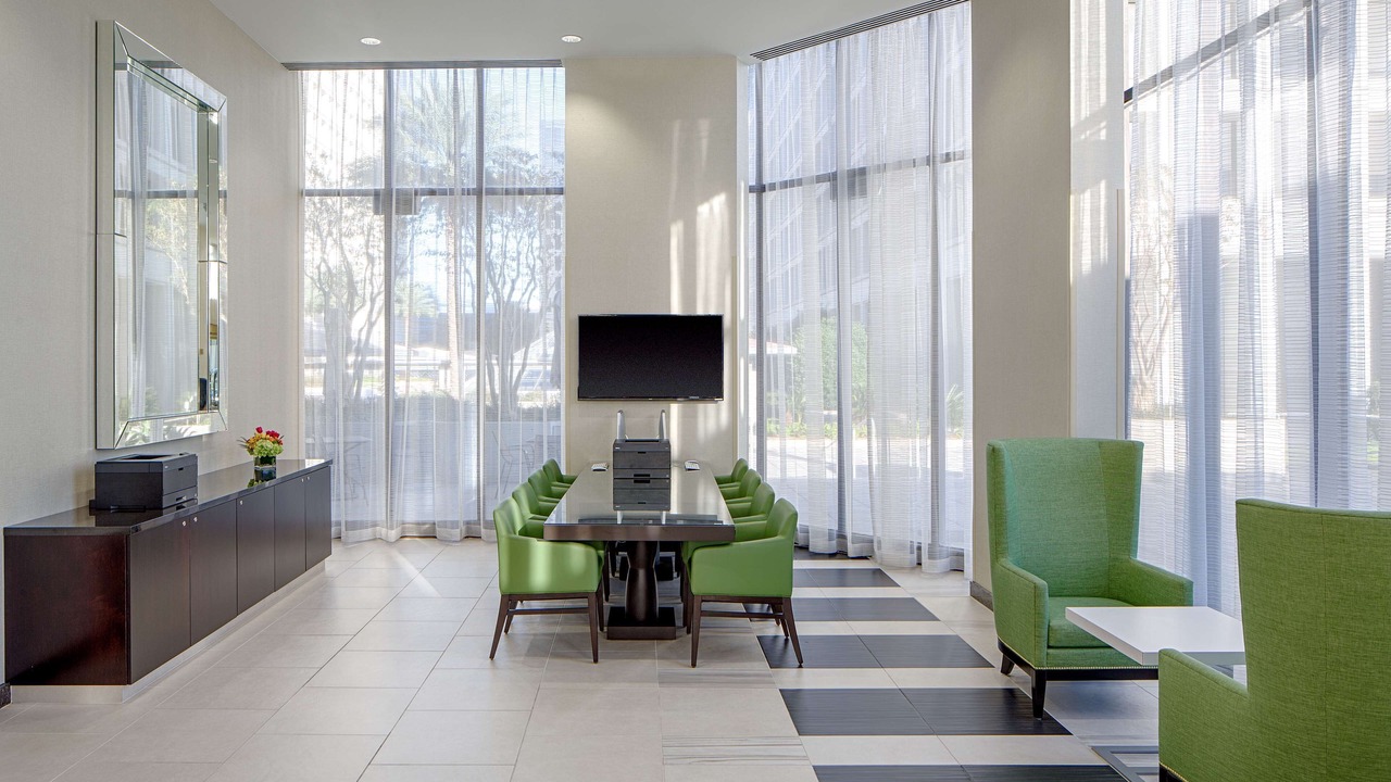 Photo of Livingroom in Greenway Plaza-Upper Kirby