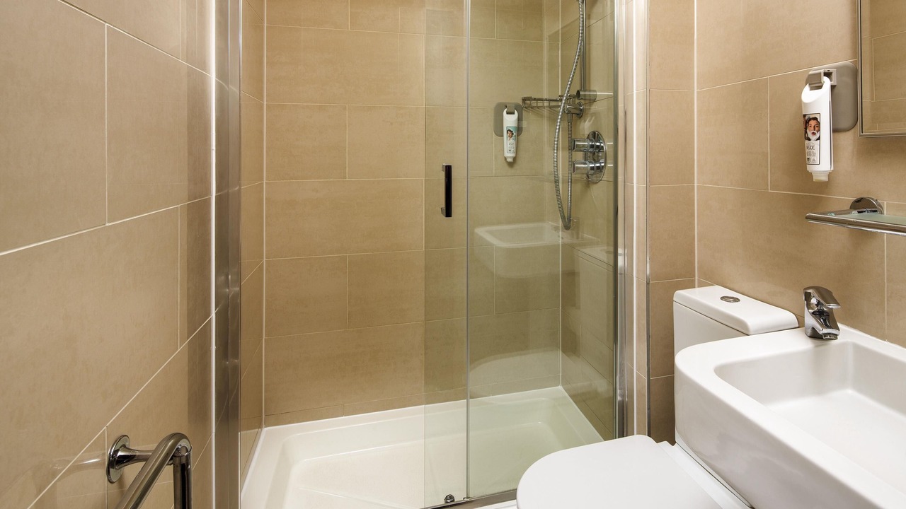 Photo of Bedroom in Queen's Gate