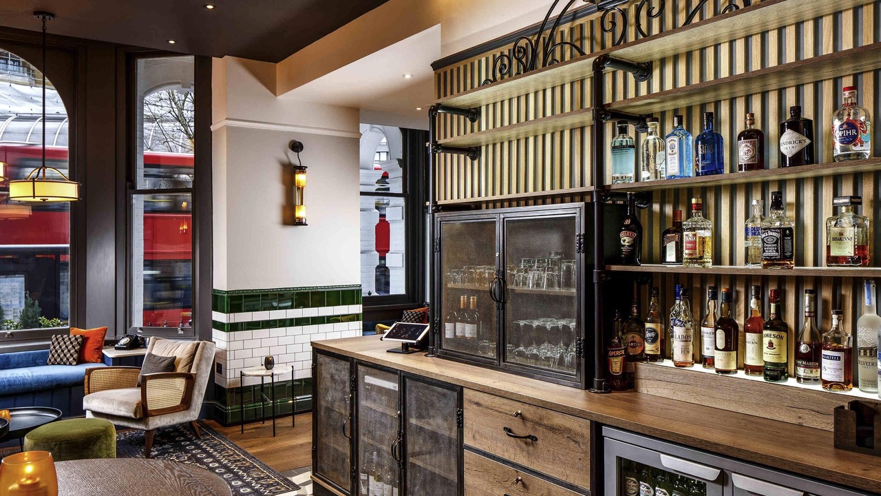 Photo of Others in Queen's Gate