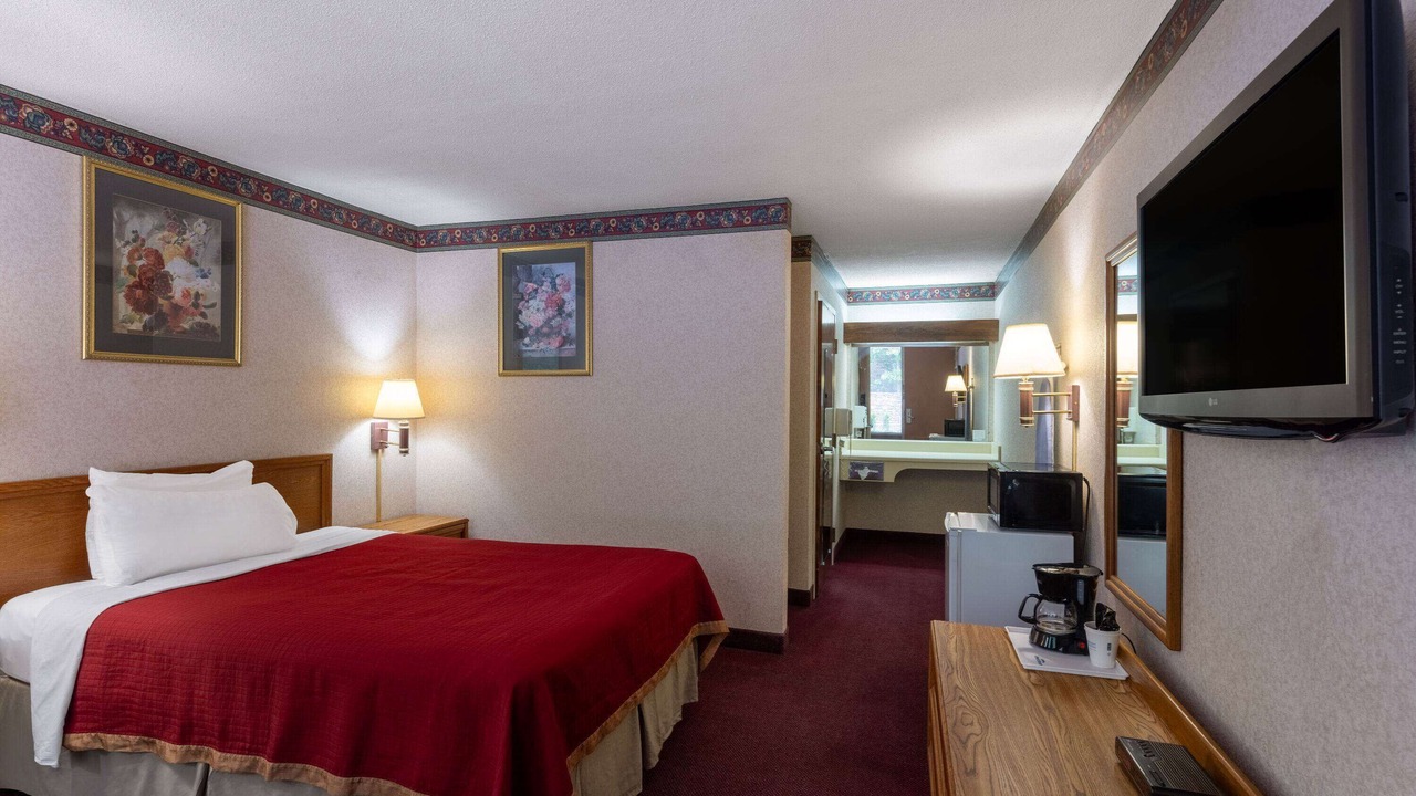 Photo of Bedroom in Salem