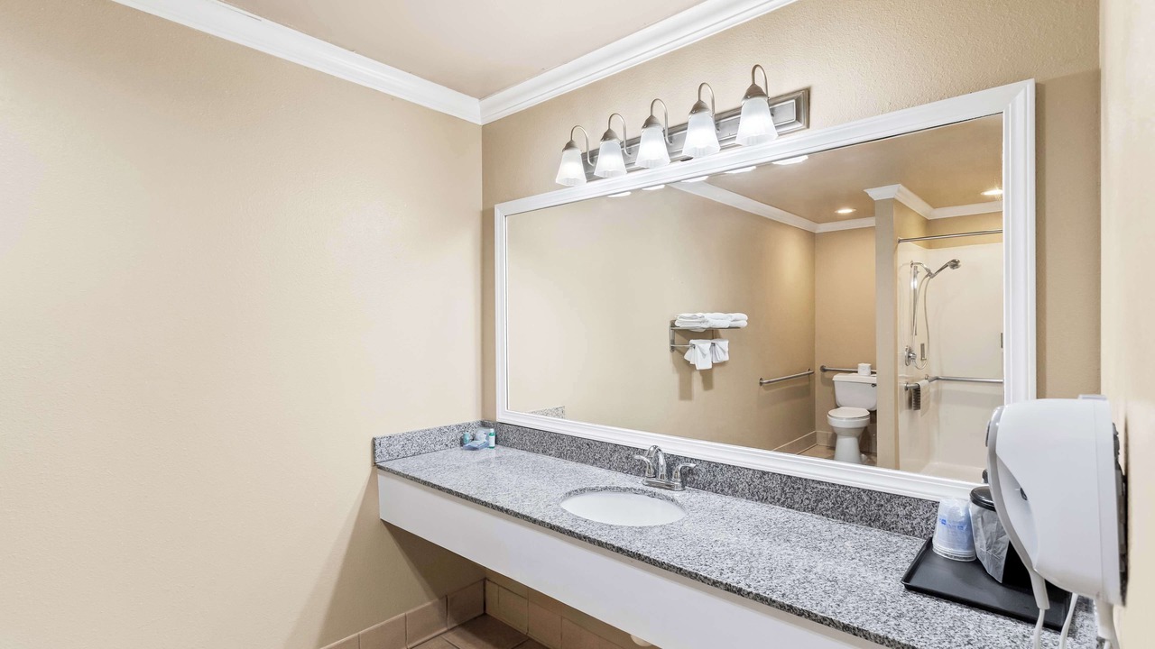 Photo of Bathroom in Yreka