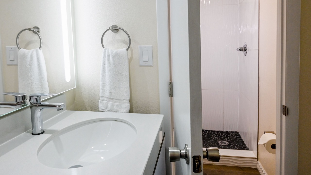Photo of Bathroom in Indian Beach Sapphire Shores