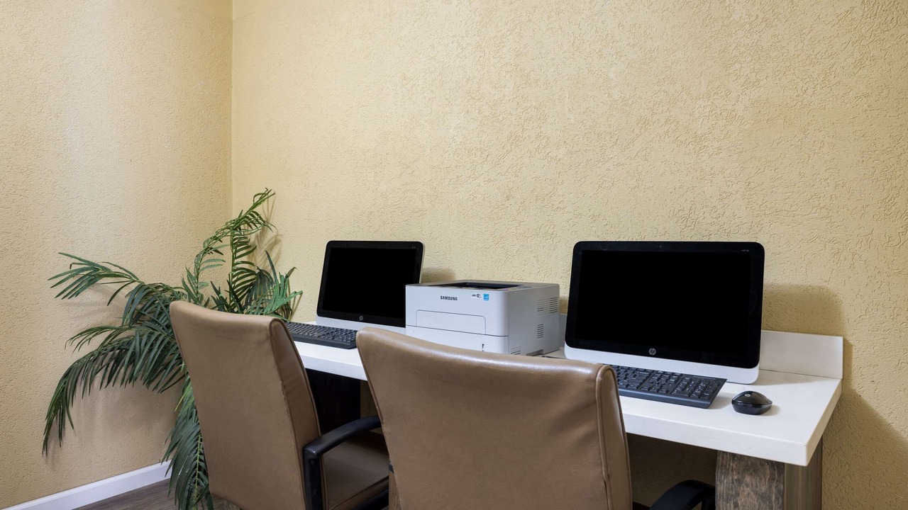 Photo of Others in Lindbergh Lawns