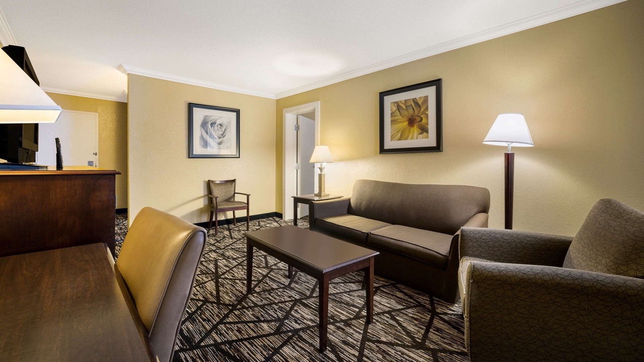 Photo of Others in Lindbergh Lawns