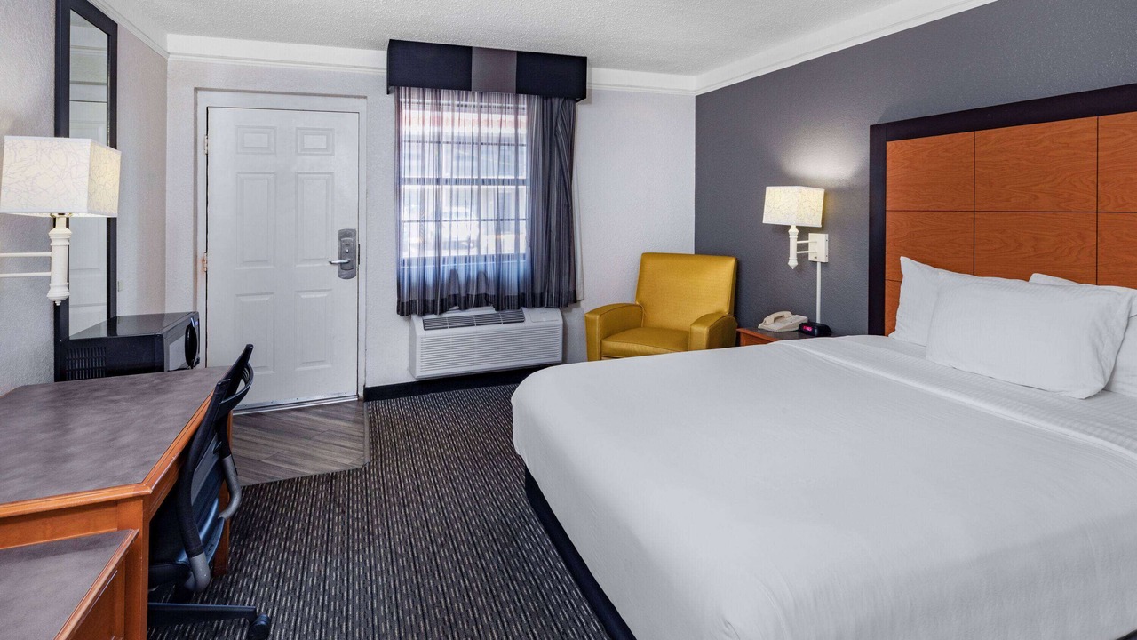 Photo of Bedroom in Western Division