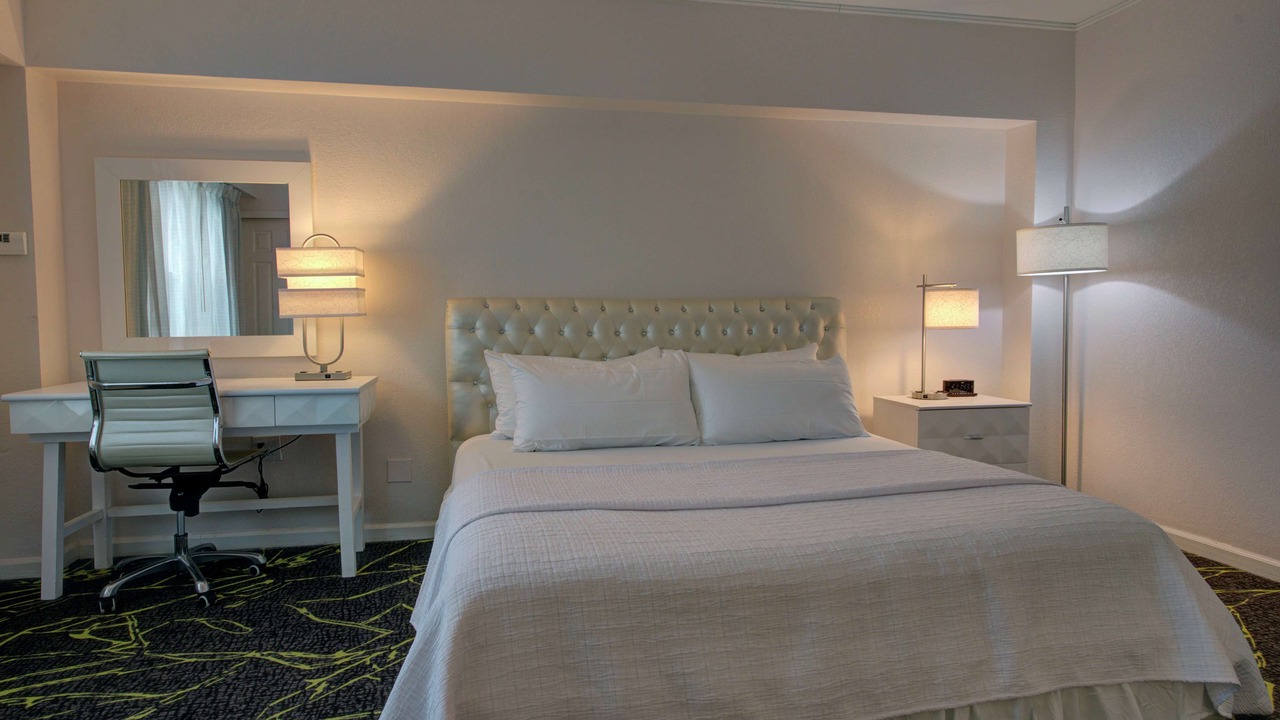 Photo of Bedroom in Roslyn