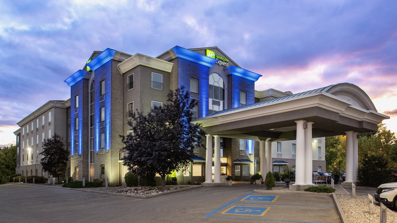 Photo of Buildings in Saskatoon Downtown