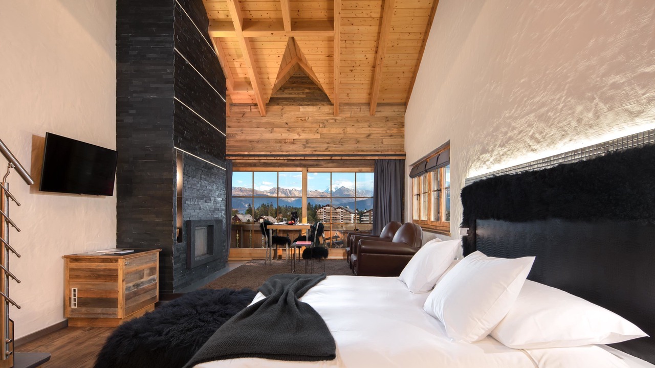 Photo of Bedroom in Lens