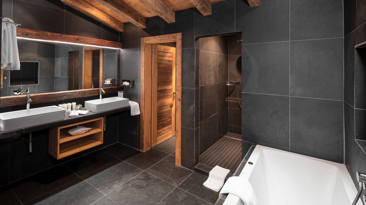 Photo of Bathroom in Lens