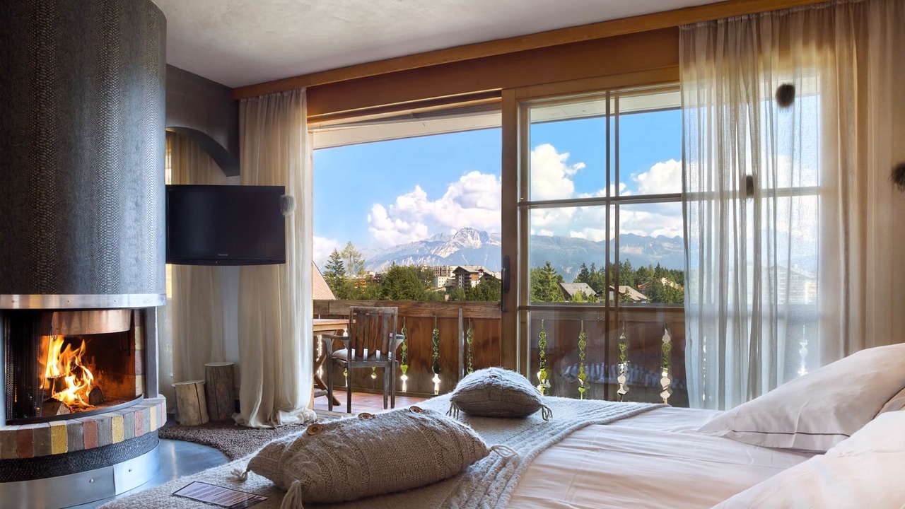 Photo of Bedroom in Lens