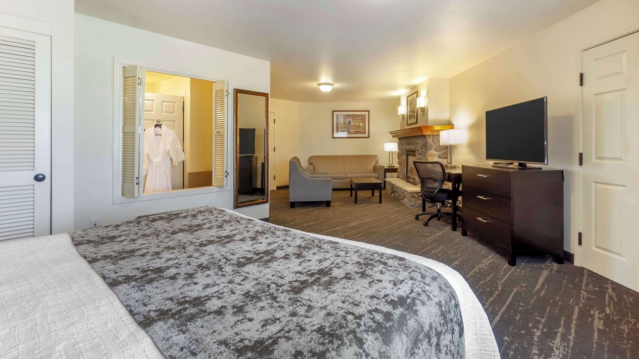 Photo of Bedroom in The Bowl of Edmonds