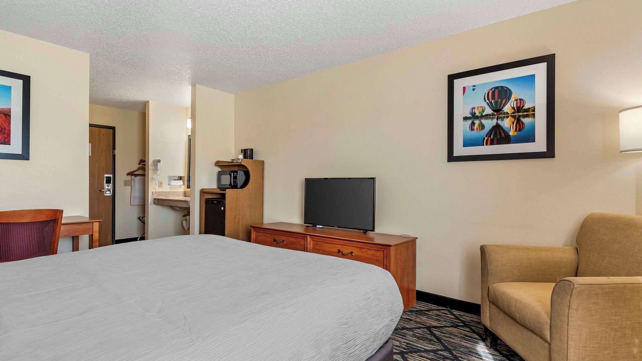 Photo of Bedroom in Indianola