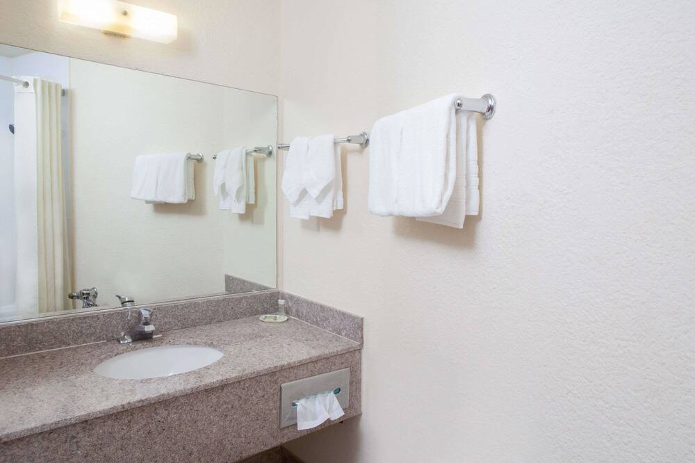 Photo of Bathroom in Rogers Park