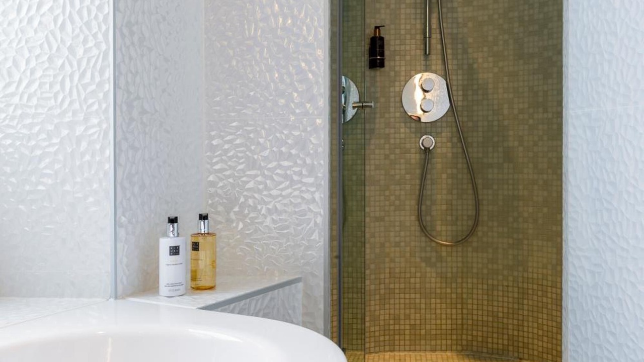 Photo of Bathroom in Graslin - Commerce