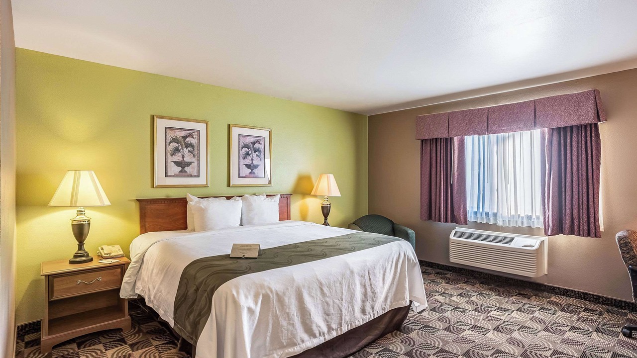 Photo of Bedroom in Hannibal