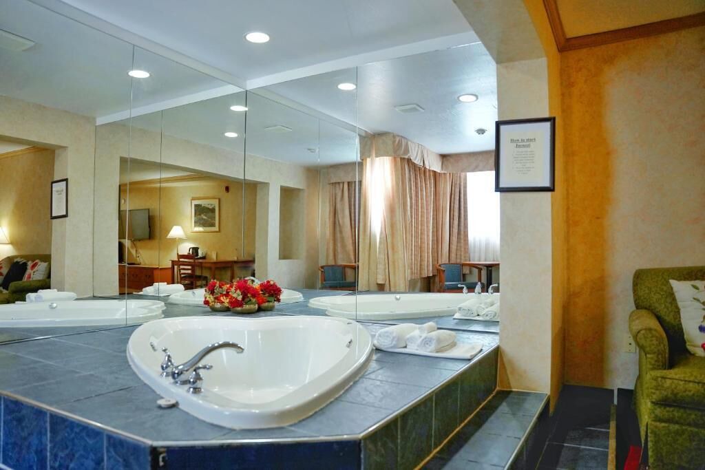 Photo of Bathroom in Niagara Falls