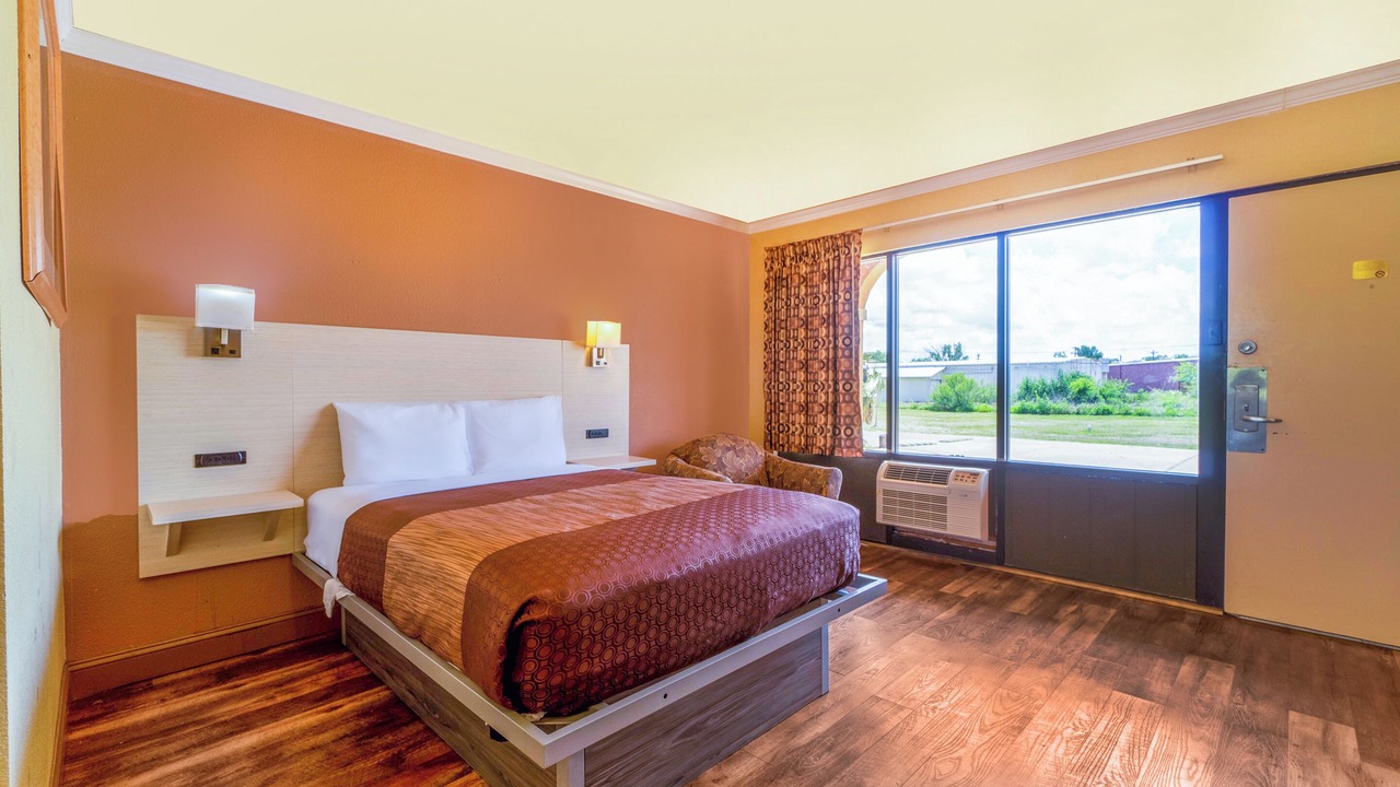 Photo of Bedroom in La Grange