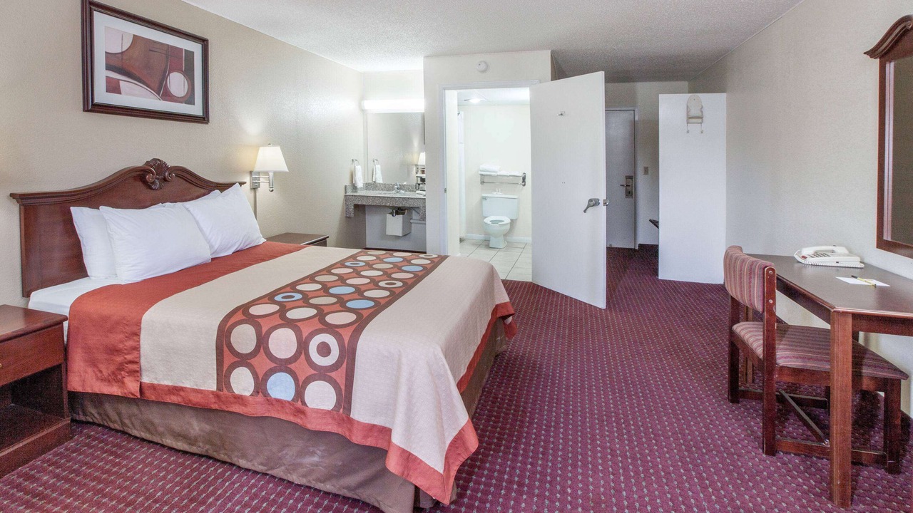 Photo of Bedroom in Clinton