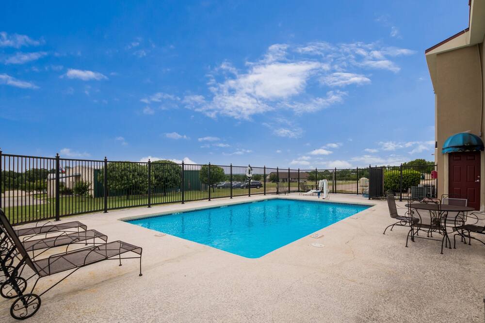 Photo of Outdoor in Manor