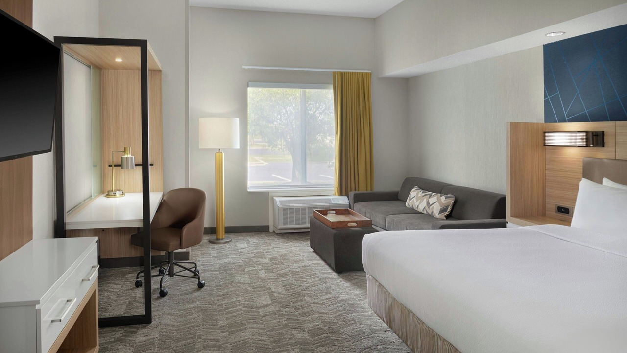 Photo of Bedroom in Lansing