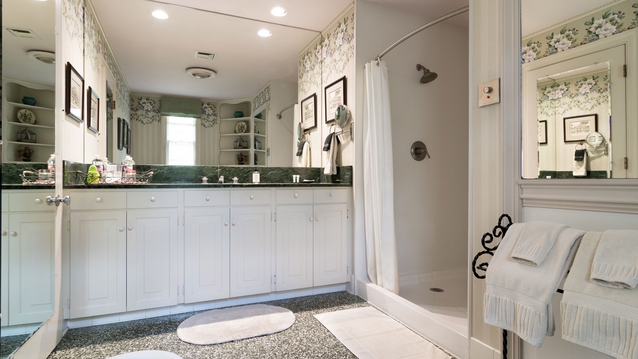 Photo of Bathroom in Highlands - Perkins
