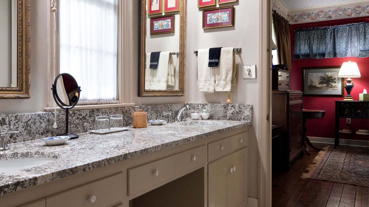 Photo of Bathroom in Highlands - Perkins
