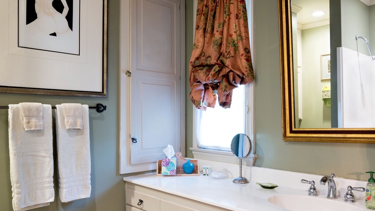 Photo of Bathroom in Highlands - Perkins
