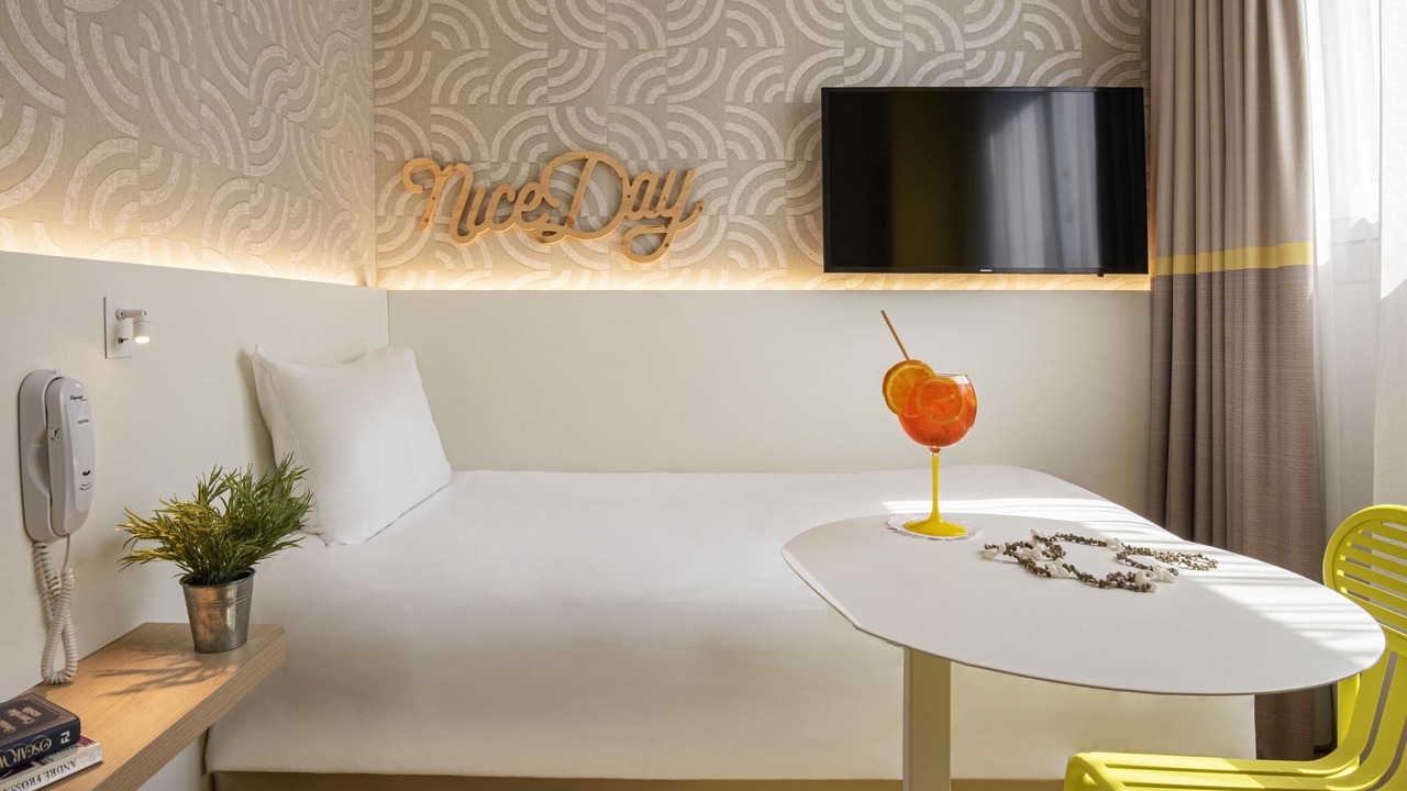Photo of Bedroom in Saint-Laurent-du-Var