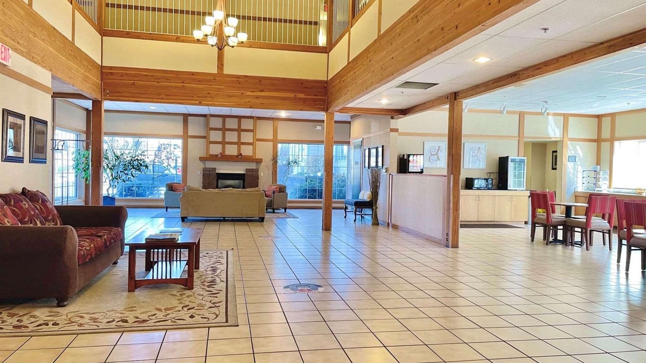 Photo of Others in Larkspur